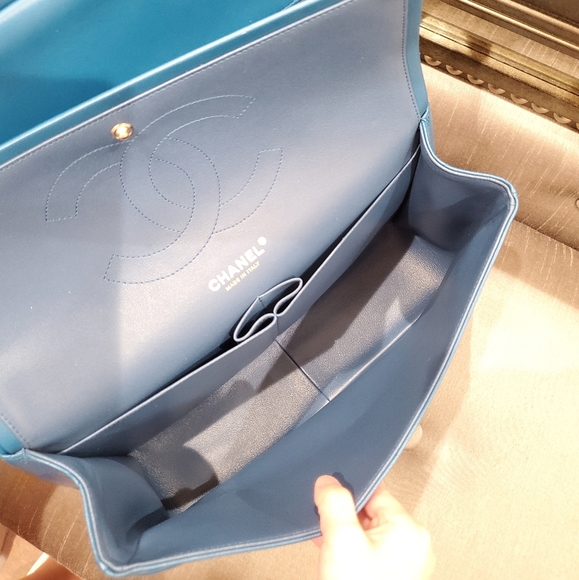 Chanel -- Classic Double Flap - Picture 15 of 16